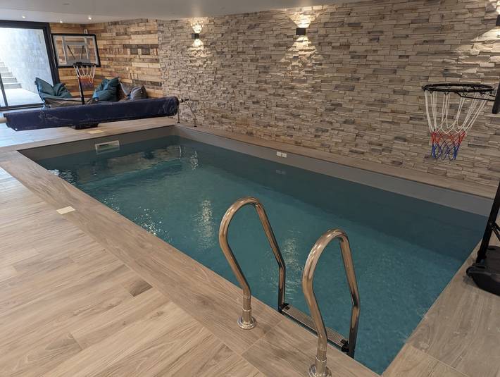 Gîte pour 4 personnes, avec Terrasse ainsi que Jardin et Piscine