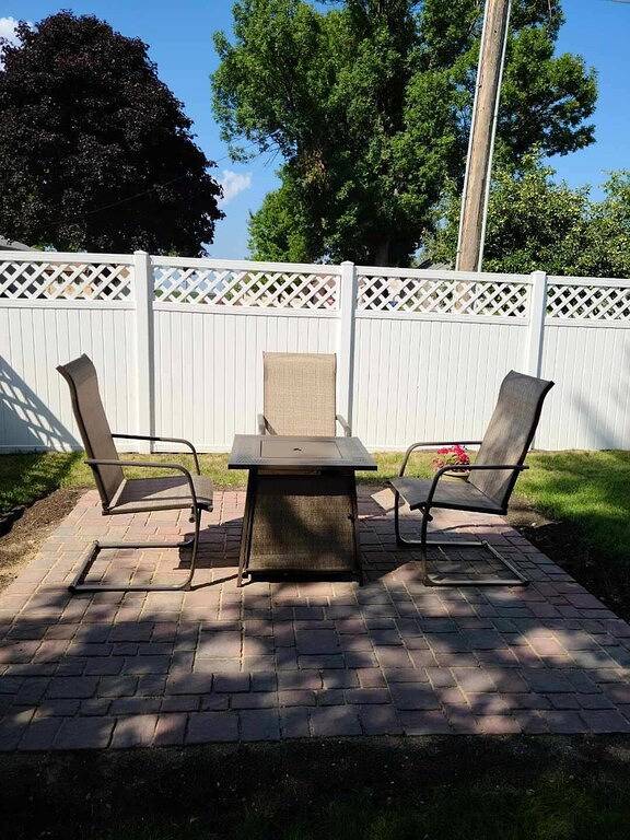 Tranquil setting 15 Miles from Iowa Great Lakes - Fully Furnished with Game Room in Dickinson County