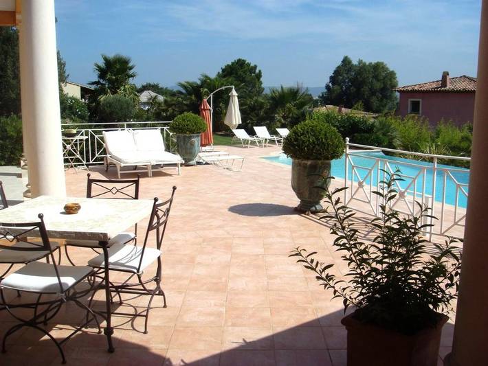 Maison d’hôte pour 2 personnes, avec vue ainsi que piscine et jardin à Grimaud - 4