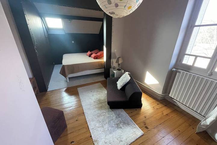 Location de vacances pour 6 personnes, avec jacuzzi et jardin à Yenne - 2