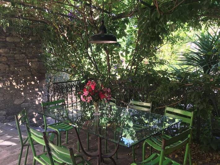 Location de vacances pour 21 personnes, avec Terrasse et Jardin ainsi que Piscine et Vue à Saint-Vincent-d'Olargues