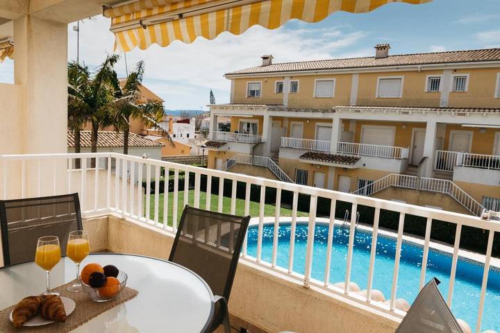Villa voor 8 personen, with Balkon and Terras as well as Tuin and Zwembad in Gandia