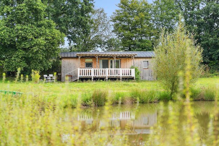 Chalet voor 4 personen, with sauna and uitzicht op het meer as well as tuin in Bretagne