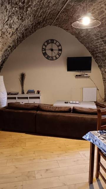 Location de vacances pour 4 personnes, avec piscine ainsi que jardin et vue à Saint-Beauzély