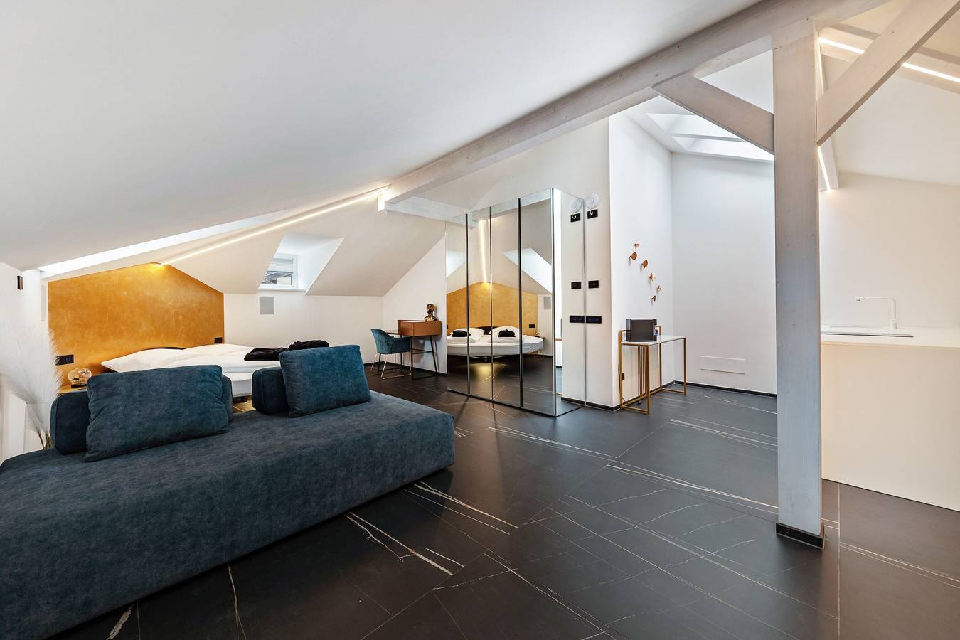 Gehele studio, Appartement 'App 304 Palazzo Cavour' met uitzicht op de bergen, Wi-Fi en airconditioning in Centro-Piani-Rencio, Bozen