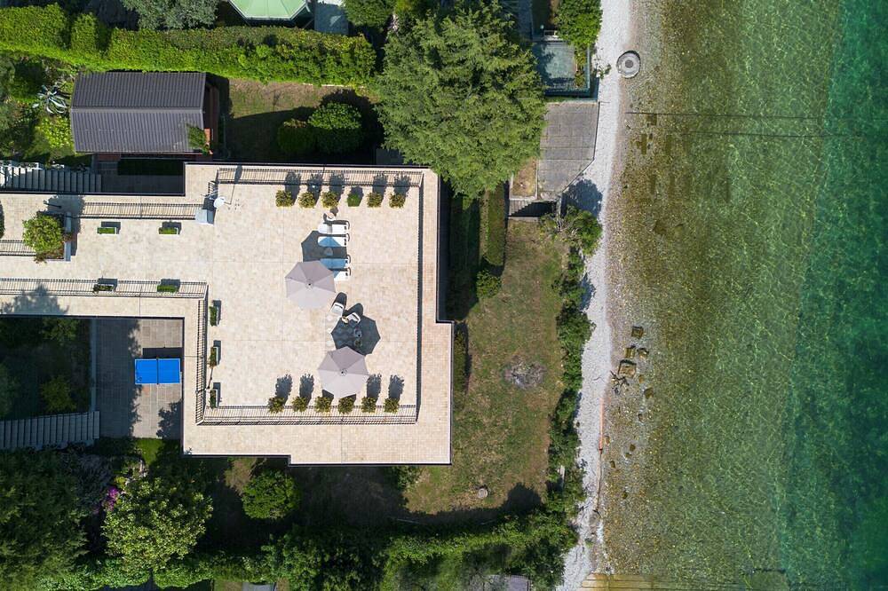 Villa Dolcelago Lake front in Moniga del Garda, Gardasee-Berge