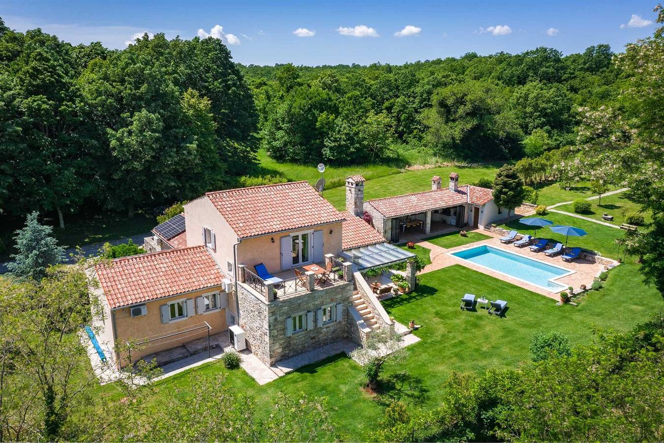 Villa Lipa mit beheiztem Pool, Sauna und Weinkeller in Marčana, Südküste Istrien