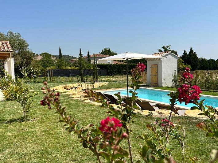 Location de vacances pour 8 personnes, avec piscine ainsi que vue et jardin à Vacqueyras - 3