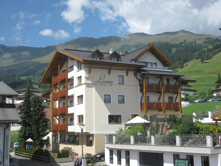 Hotel voor 2 personen, with terras and tuin as well as uitzicht - 1