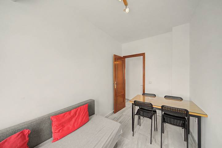 Entire apartment, Apartment 'Macarena Seville Premium Suites' with Private Terrace and Air Conditioning in Casco Antiguo, Sevilla