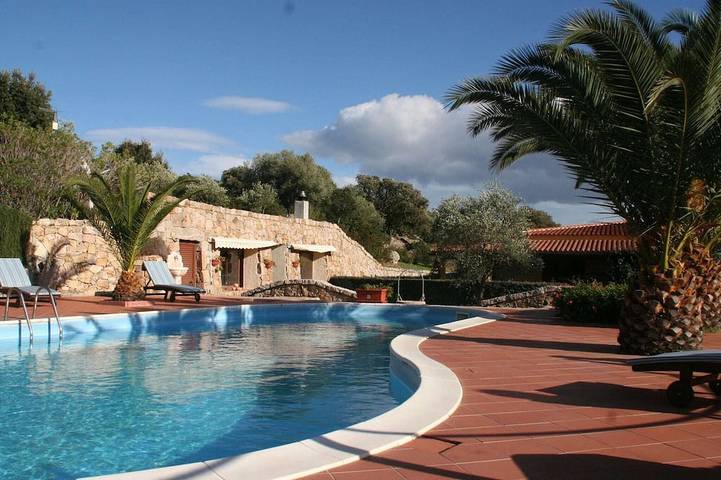 Ferienhaus für 4 Personen, mit Garten und Pool sowie Terrasse, mit Haustier