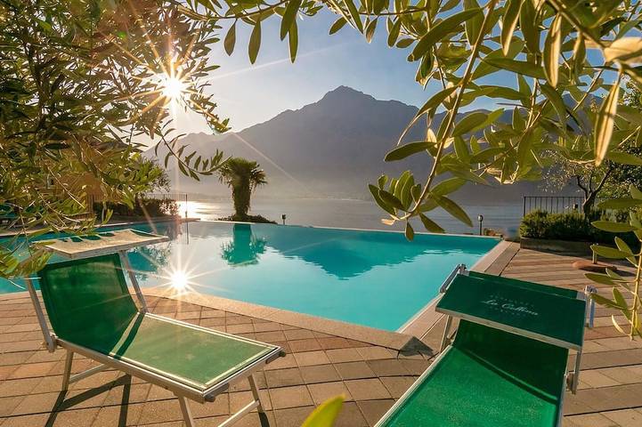 Bungalow für 6 Personen, mit Terrasse und Garten sowie Pool, mit Haustier am Comer See