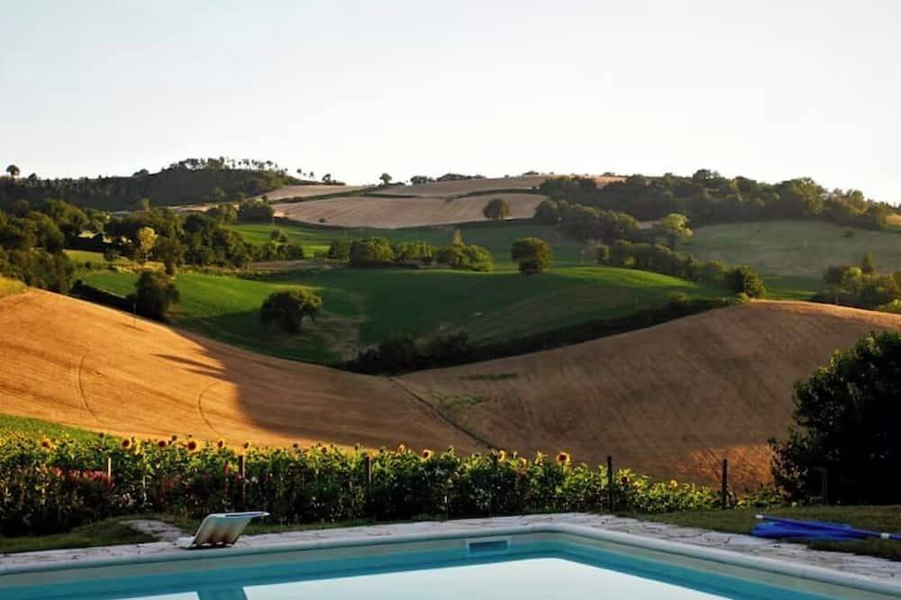 Ancienne ferme de 200 ans restaurée pour fournir un hébergement confortable et tranquille in Pergola, Valle del Metauro