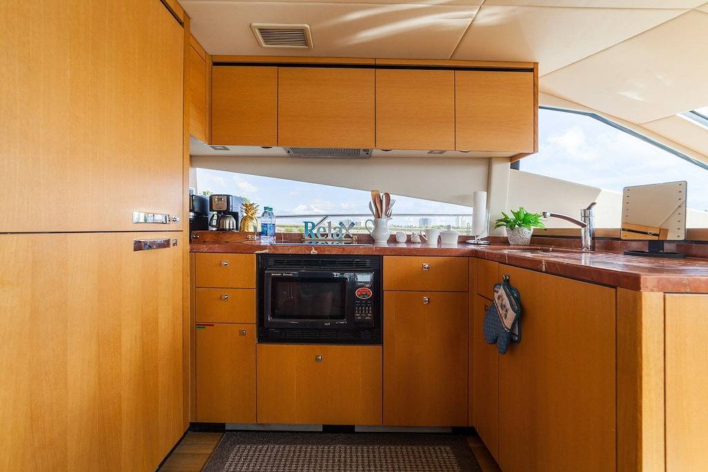 House Boat for 10 Guests in Miami, Florida