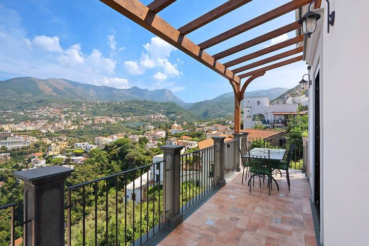 Casa vacanze "Casetta Punta la Guardia" con vista mare, terrazza privata e aria condizionata in Vico Equense, Sorrento Coast