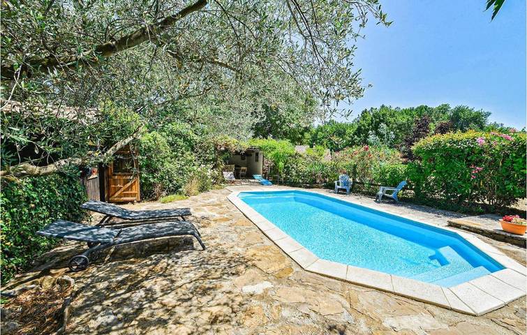 Villa pour 6 personnes, avec terrasse ainsi que piscine et jardin