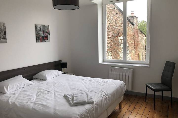 Appartement de vacances pour 6 personnes, avec Terrasse ainsi que Jardin et Piscine à Givet (homonymie)