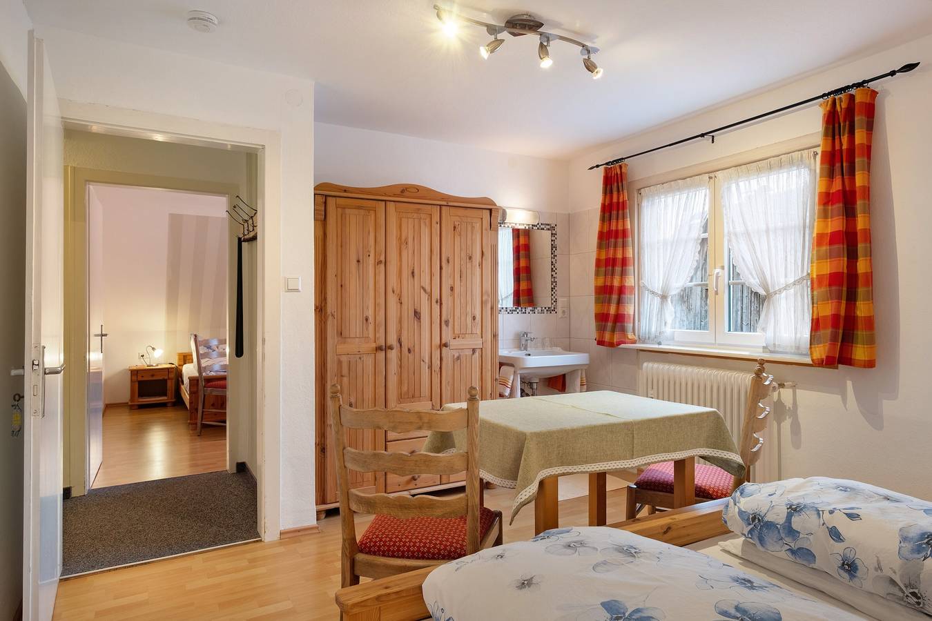 Ganze Wohnung, Ferienwohnung' mit gemeinsamer Terrasse und Wi-Fi in Saig (Lenzkirch), Lenzkirch