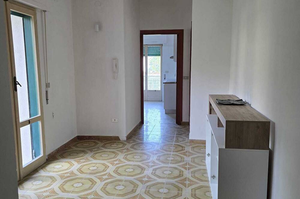 Appartamento intero, 3-bedroom apartment in superb Calalunga-pietragrande with Wifi, Ac in Montauro, Provincia di Catanzaro