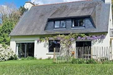 Gîte pour 6 personnes, avec terrasse à Ploumagoar