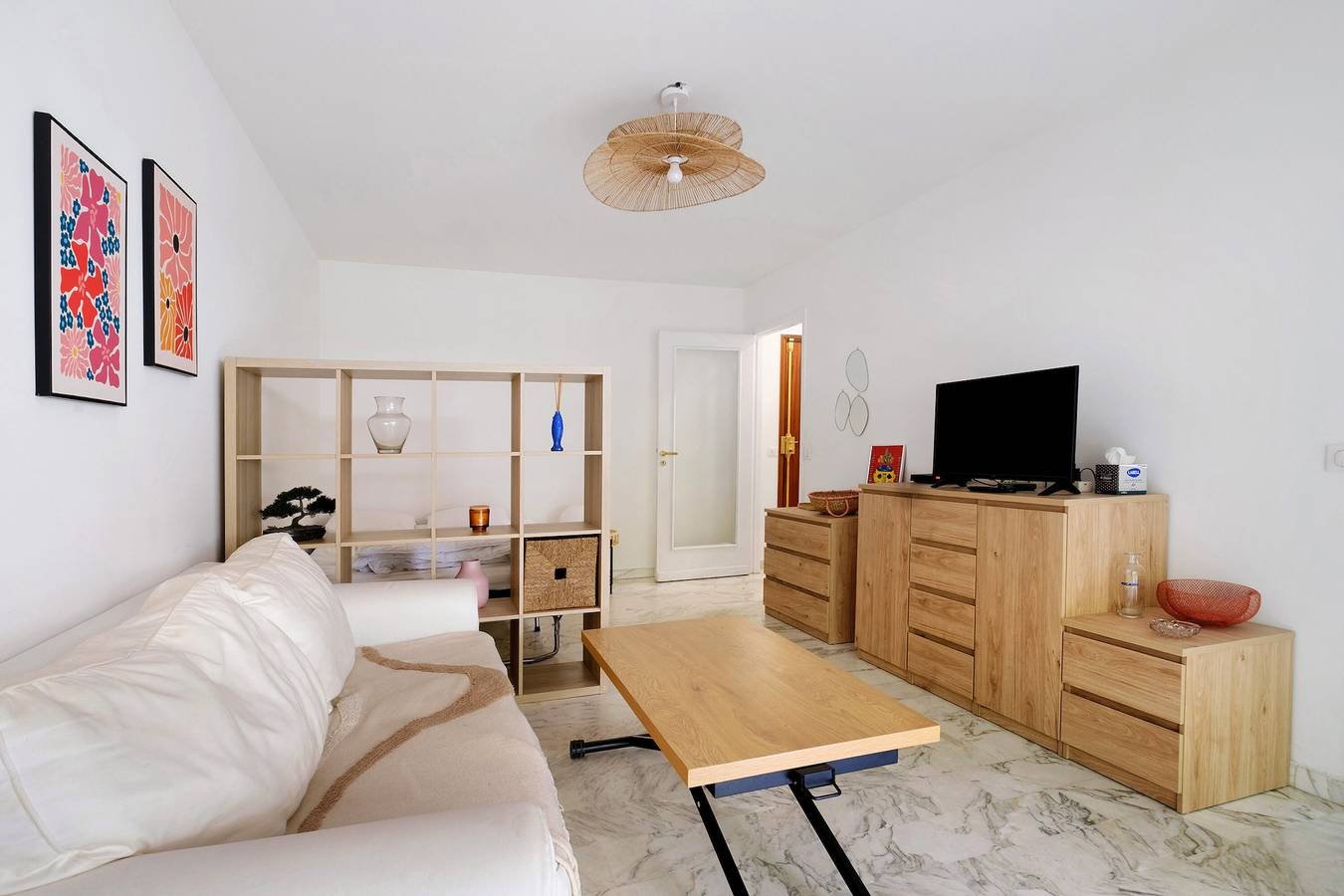 Studio entier, Studio « Centre Juan Les Pins » avec balcon, Wi-Fi et climatisation in Juan-les-Pins, Antibes