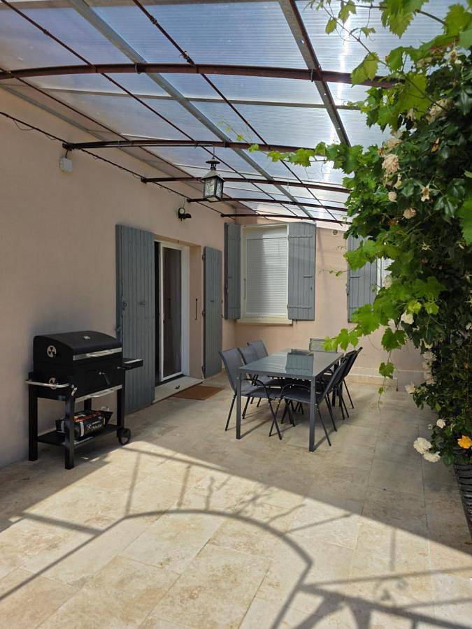 Location de vacances pour 6 personnes, avec piscine ainsi que vue et jardin à Piolenc - 2