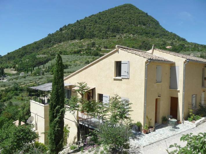 Location de vacances pour 8 personnes, avec vue ainsi que jardin et piscine, animaux acceptés à Aubres - 2