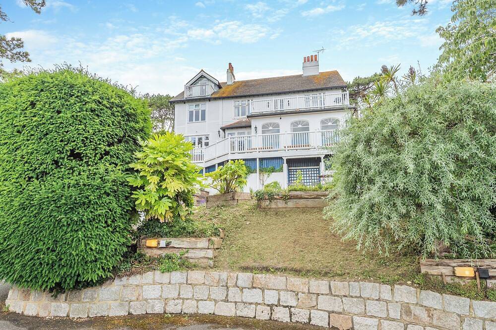 Cottage for 12 People in St Margaret's at Cliffe, Kent