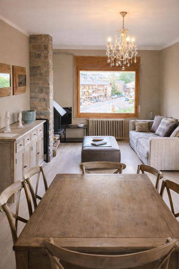 Gîte pour 8 personnes, avec vue et terrasse, animaux acceptés à Llívia