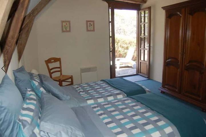 Location de vacances pour 6 personnes, avec terrasse et jardin à Coubisou - 3