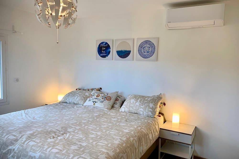 Panoramic sea and mountain views, sleeps 2 to 10 in Sollacaro, Sartène e dintorni