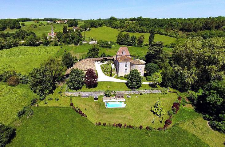 Gîte pour 12 personnes, avec piscine, adapté aux familles