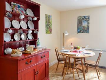 Log Cabin for 4 People in North Tyneside, North East England, Photo 3