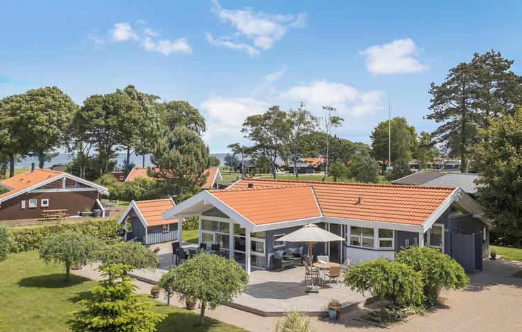 Ferienhaus für 6 Personen, mit Terrasse und Whirlpool sowie Garten und Sauna