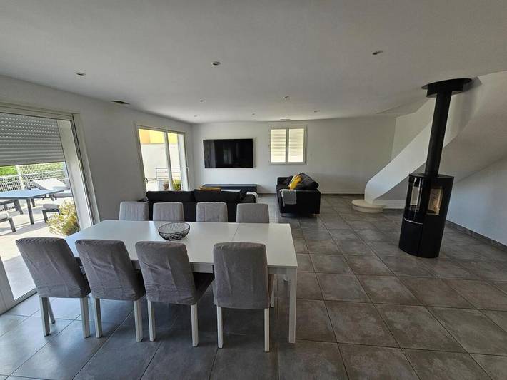 Location de vacances pour 8 personnes, avec piscine ainsi que jardin et jacuzzi à Saint-Théodorit - 4