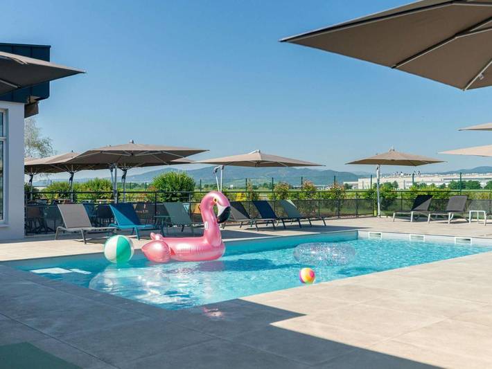 Hôtel pour 3 personnes, avec Terrasse ainsi que Jardin et Piscine