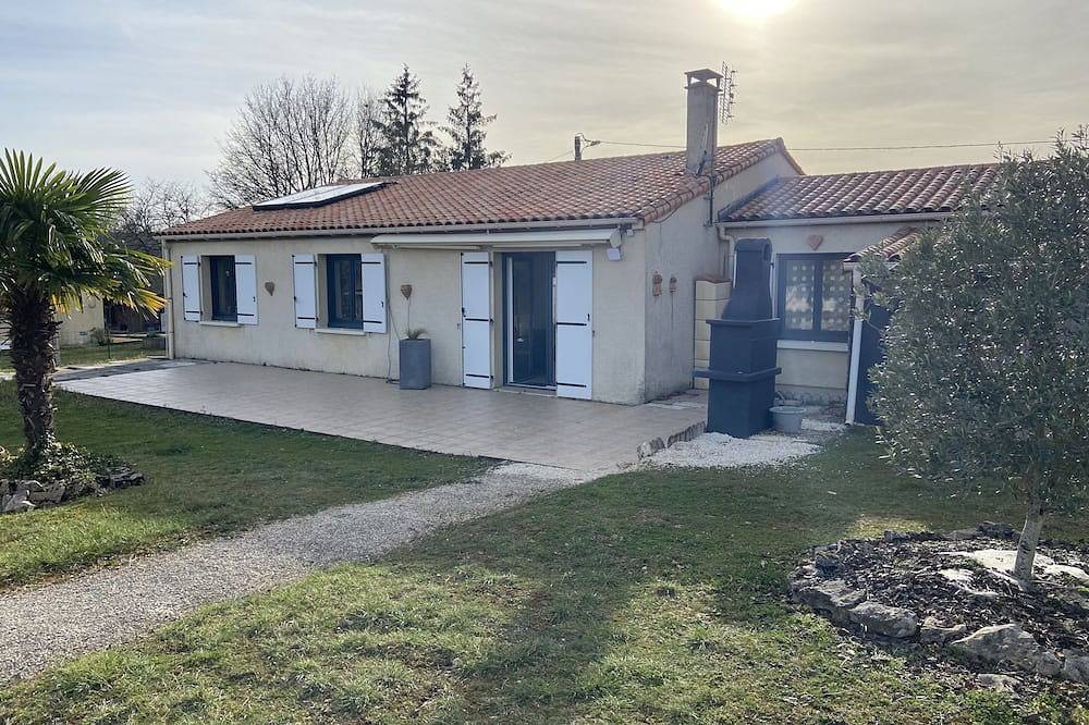 Maison avec piscine privée, proximié des sites touristiques in Excideuil, Périgord Vert