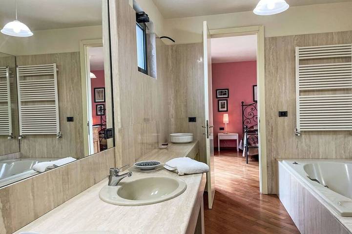 Villa indipendente con A/C, Wifi, piscina privata, Tv, patio, animali ammessi, vista panoramica in Spoltore, Provincia di Pescara