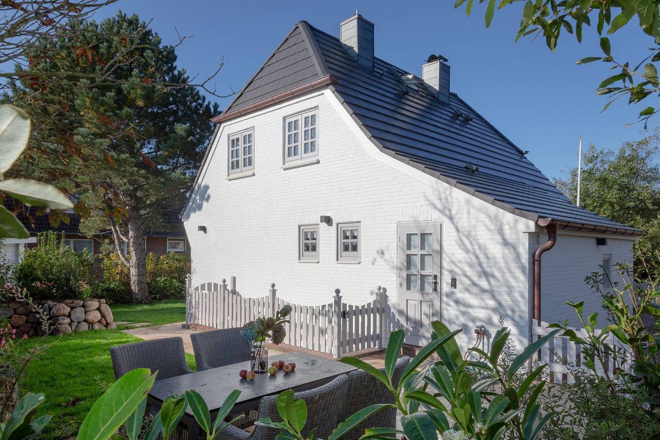 Das Juwel – Stilvolles Ferienhaus mit Sauna, Terrasse & Garten in Wenningstedt in Wenningstedt, Sylt
