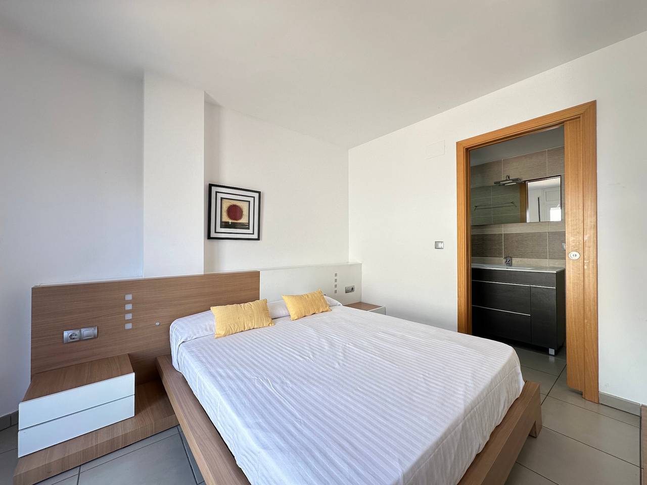 Geheel appartement, Modern Apartment in Roses for 6 with Dishwasher, 150m from Beach in Santa Margarida, Roses