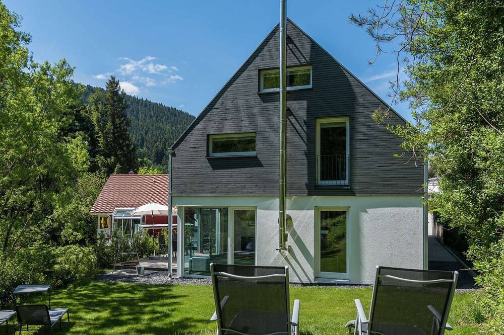 Exceptional vacation home: Sauna, fireplace & Whirlpool - playground, Bbq, Wifi, kids room in Alpirsbach, Vallée du Kinzig