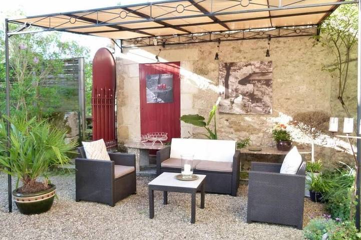Location de vacances pour 6 personnes, avec Terrasse ainsi que Jardin et Piscine à Gensac