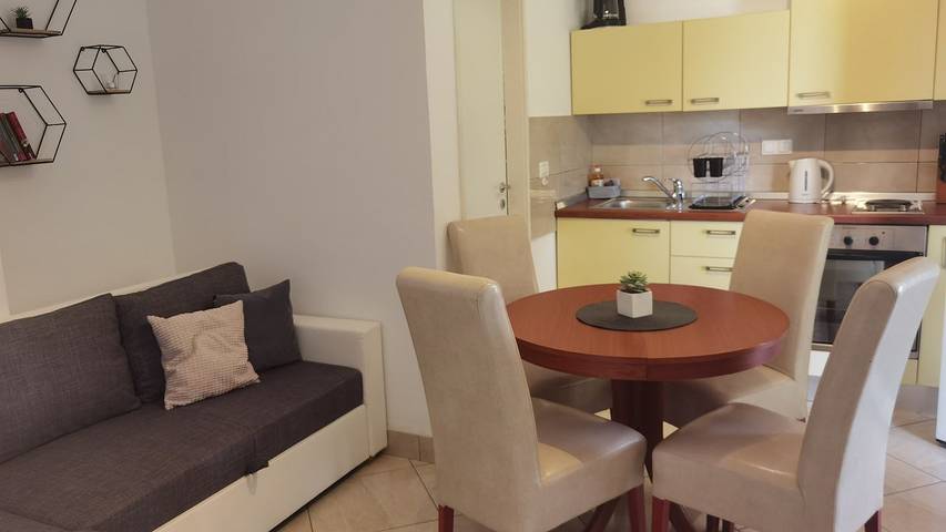 Ferienwohnung für 4 Personen, mit Terrasse in Sveti Filip i Jakov - 2