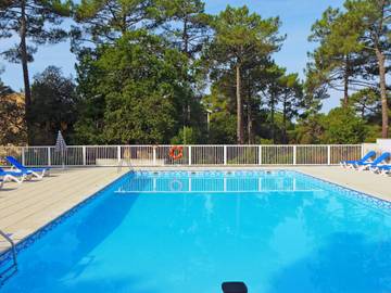 Gîte pour 4 personnes, avec balcon ainsi que bassin pour enfant et jardin à Carcans