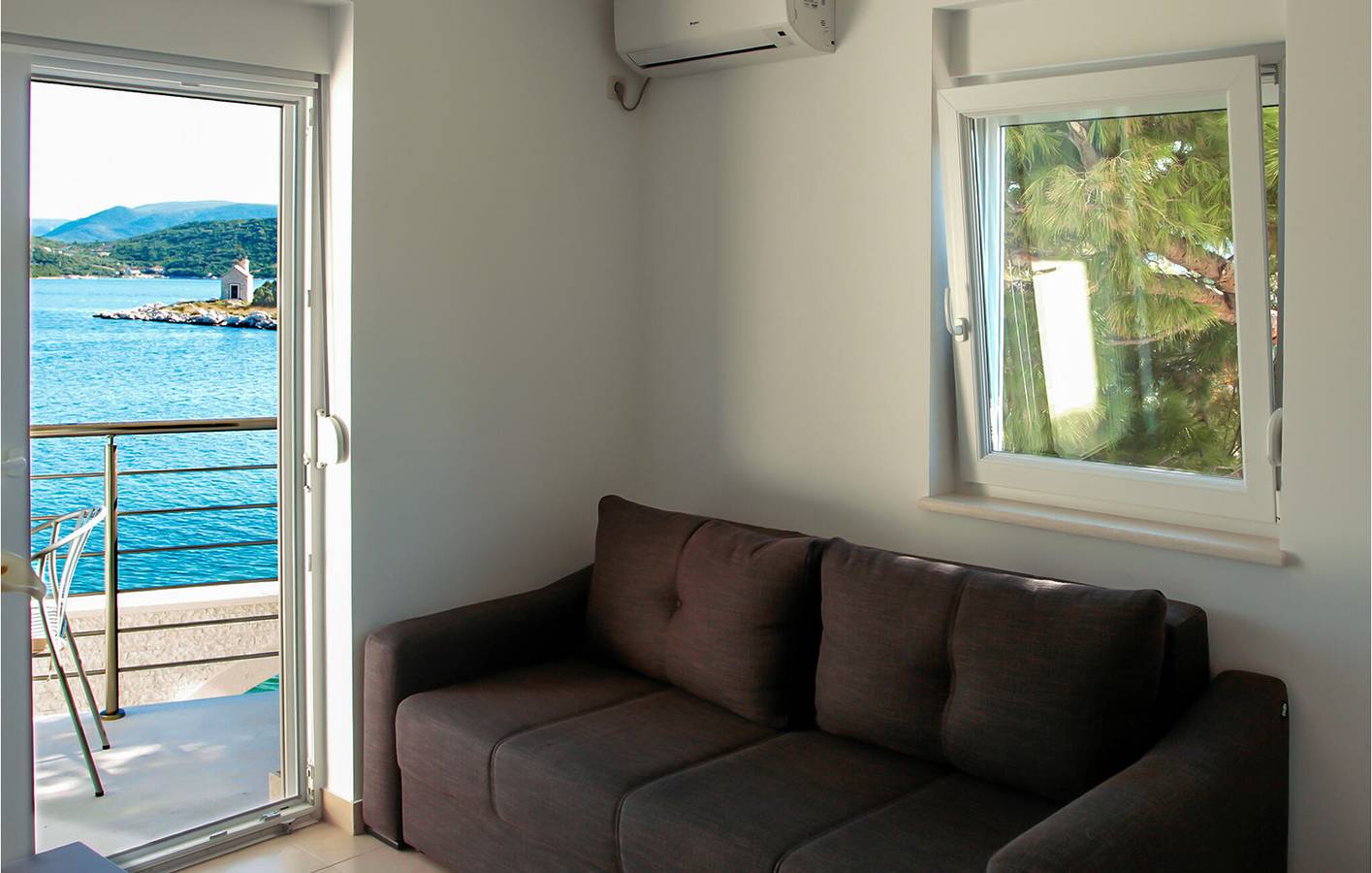 Ganze Ferienwohnung, Apartment mit Meerblick, Terrasse, WLAN und Parkplatz – 1,5 km zum Strand in Klek, Dubrovnik-Neretva