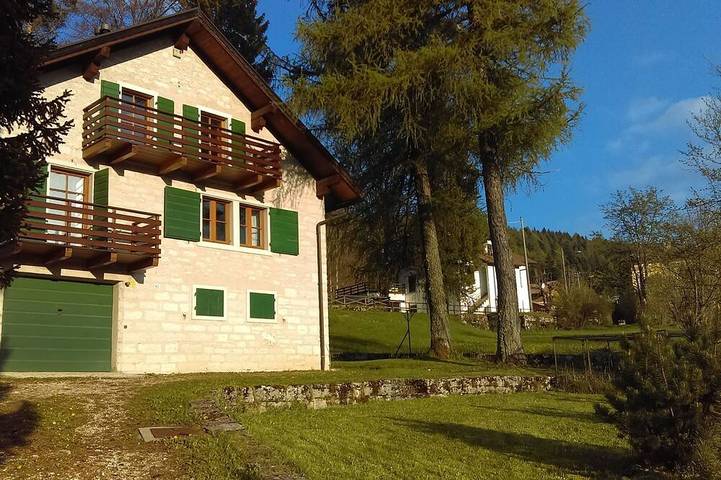 Holiday apartment for 6 people, with garden and balcony - 1