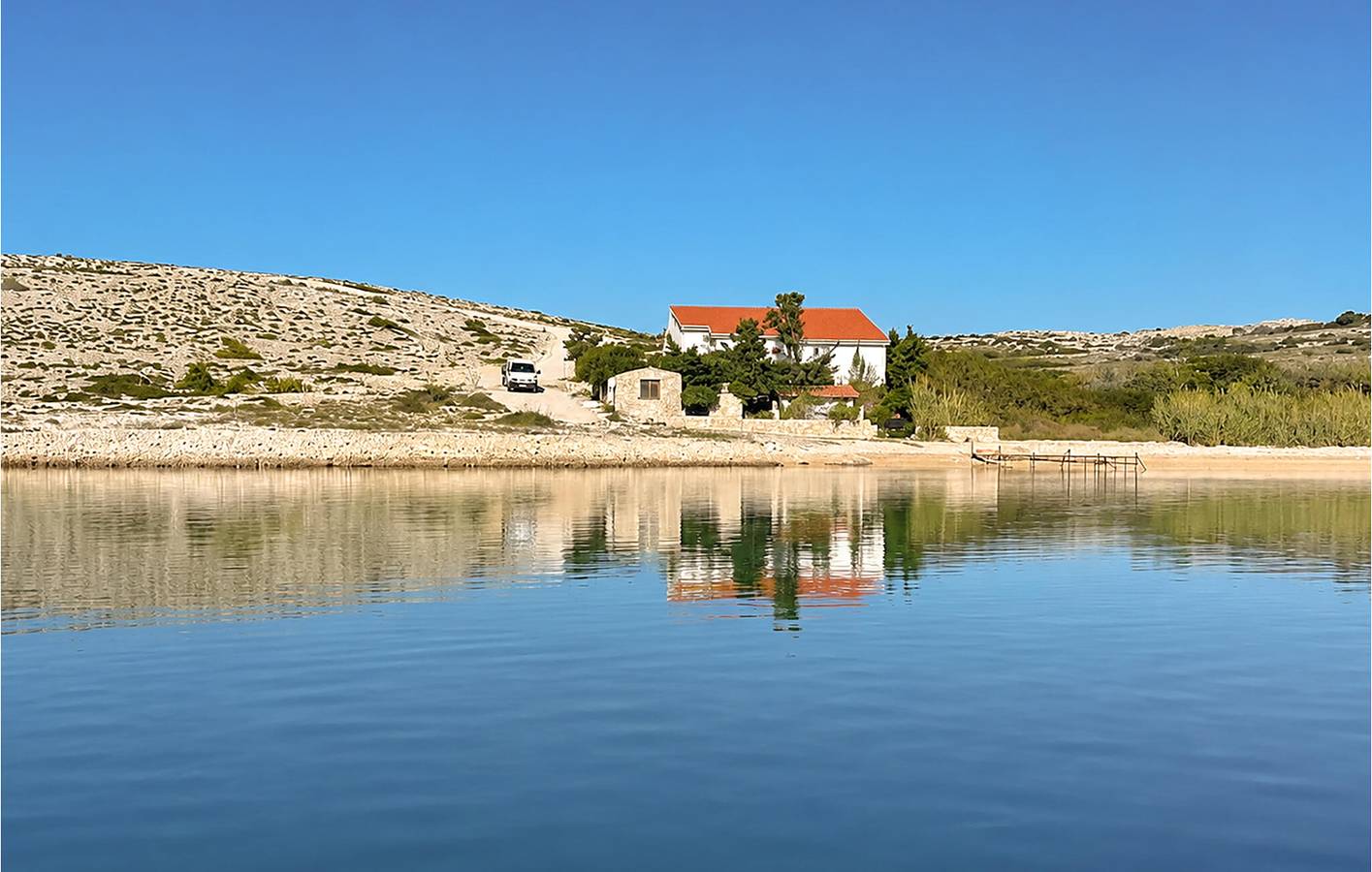 Ganze Ferienwohnung, Ferienwohnung mit Meerblick, WLAN und Parkplatz, 800 m vom Strand entfernt in Pag