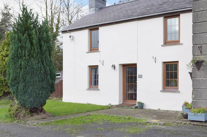 Cottage for 4 people, with garden, with pets in St Dogmaels