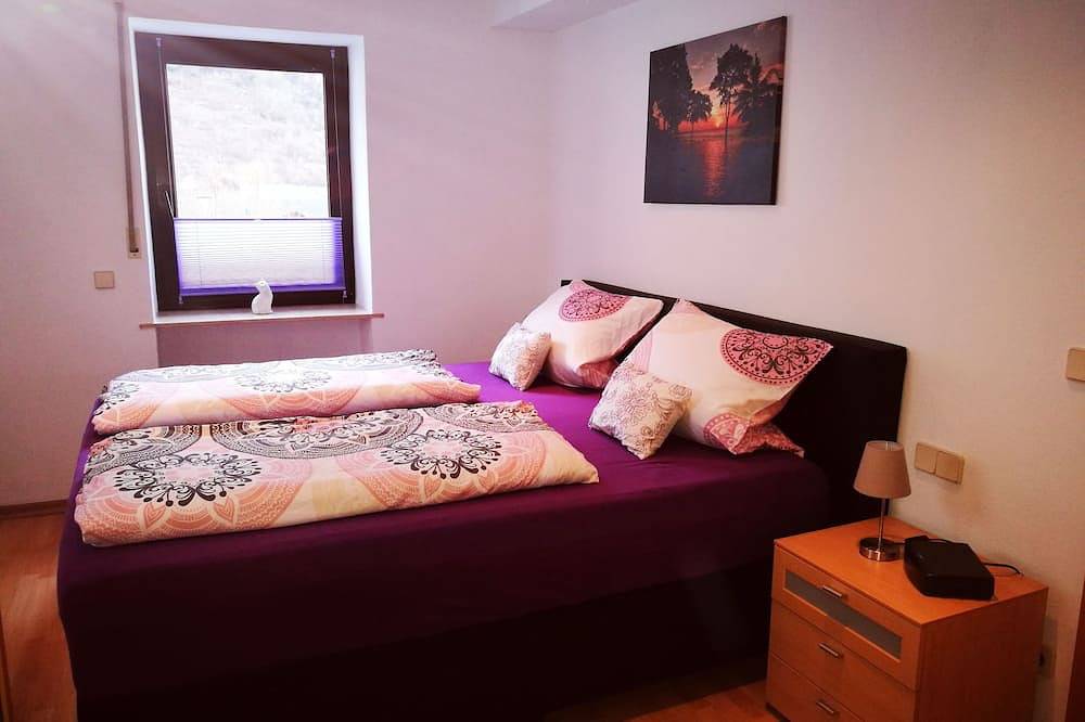 Ganze Wohnung, Ferienwohnung Haus Korjässer, Moselblick und Sonnenterrasse in Burg Eltz, Löf