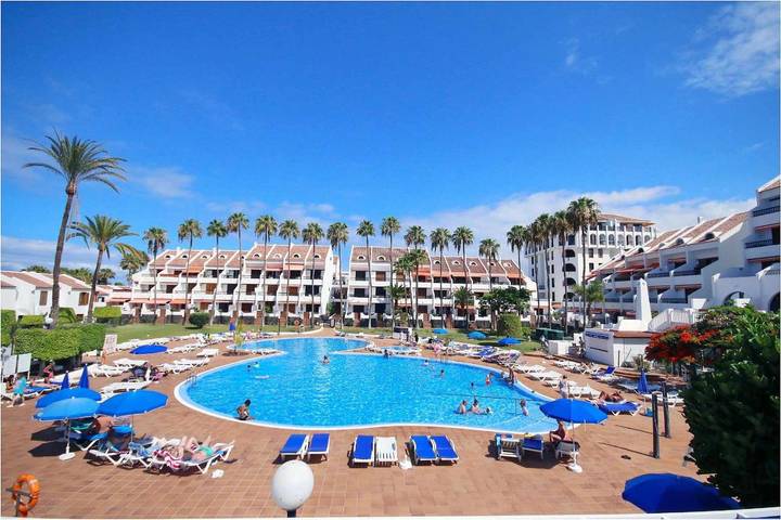 Cheap villa for 6 people, with Balcony and Terrace as well as Garden and Pool in Playa de las Américas
